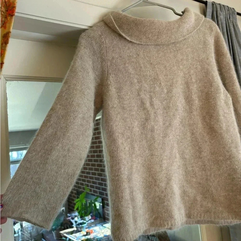 Cream colored angora sweater size medium - Picture 2 of 6